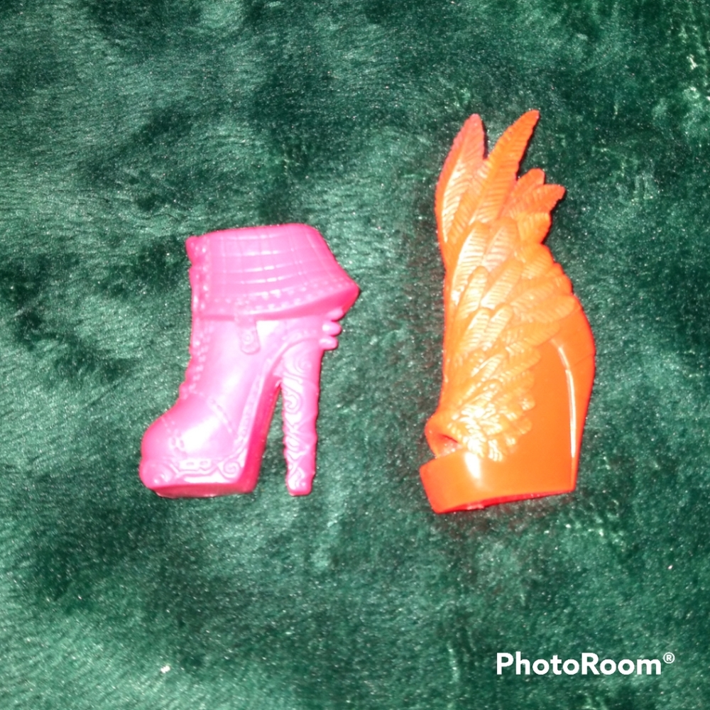 Monster high shoe x2